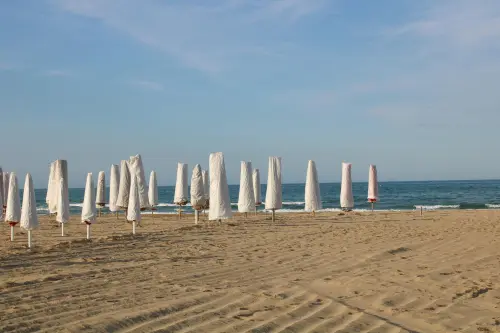 Le spiagge della Versilia: da Forte dei Marmi a Viareggio, guida ai lidi più esclusivi e alle spiagge libere
