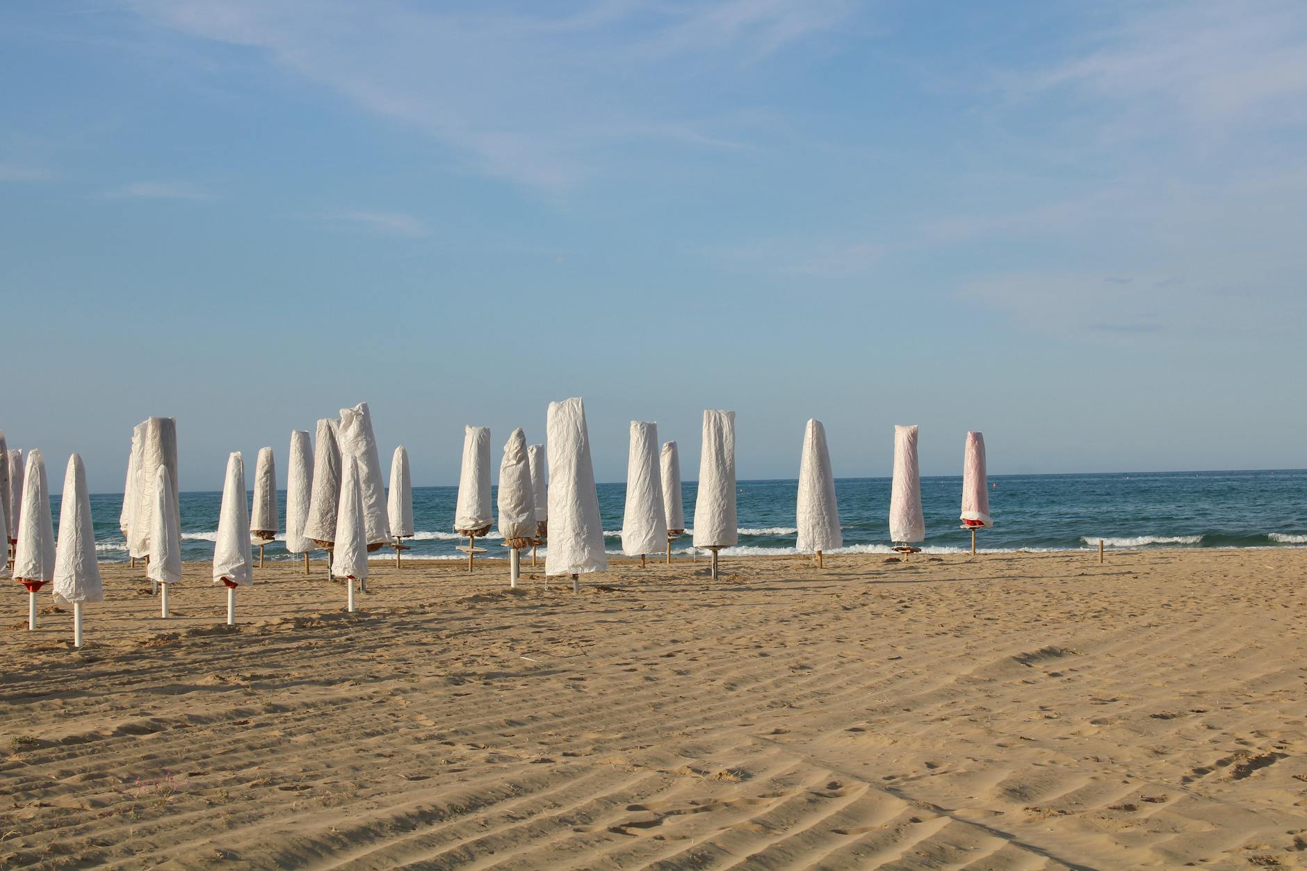 Le spiagge della Versilia: da Forte dei Marmi a Viareggio, guida ai lidi più esclusivi e alle spiagge libere