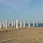 Le spiagge della Versilia: da Forte dei Marmi a Viareggio, guida ai lidi più esclusivi e alle spiagge libere