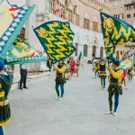 Il Palio di Siena: storia, date, come assistere alla corsa e dove prenotare un posto in Piazza del Campo