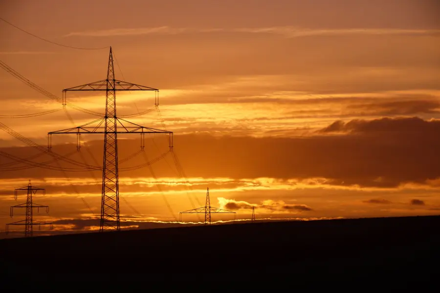 Ue, via libera a maggiori investimenti sull’energia: all’Italia margine fino a 14 miliardi