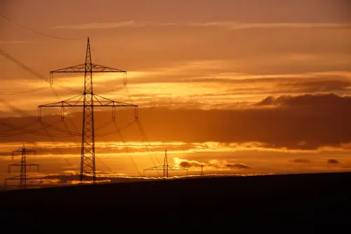 Ue, via libera a maggiori investimenti sull’energia: all’Italia margine fino a 14 miliardi