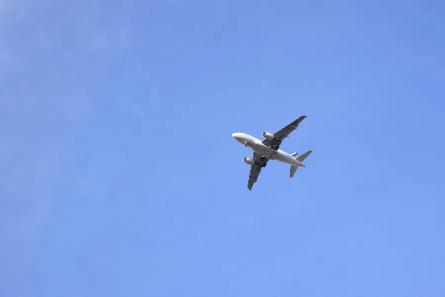 Turismo, cala il prezzo del jet fuel: Assoviaggi chiede riduzioni sulle tariffe aeree