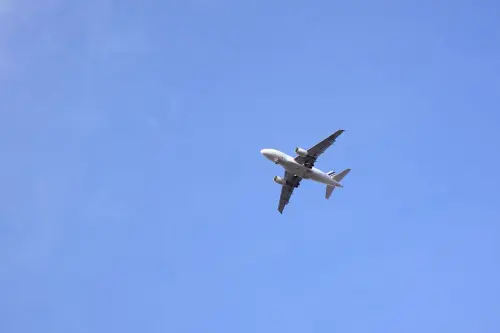 Turismo, cala il prezzo del jet fuel: Assoviaggi chiede riduzioni sulle tariffe aeree