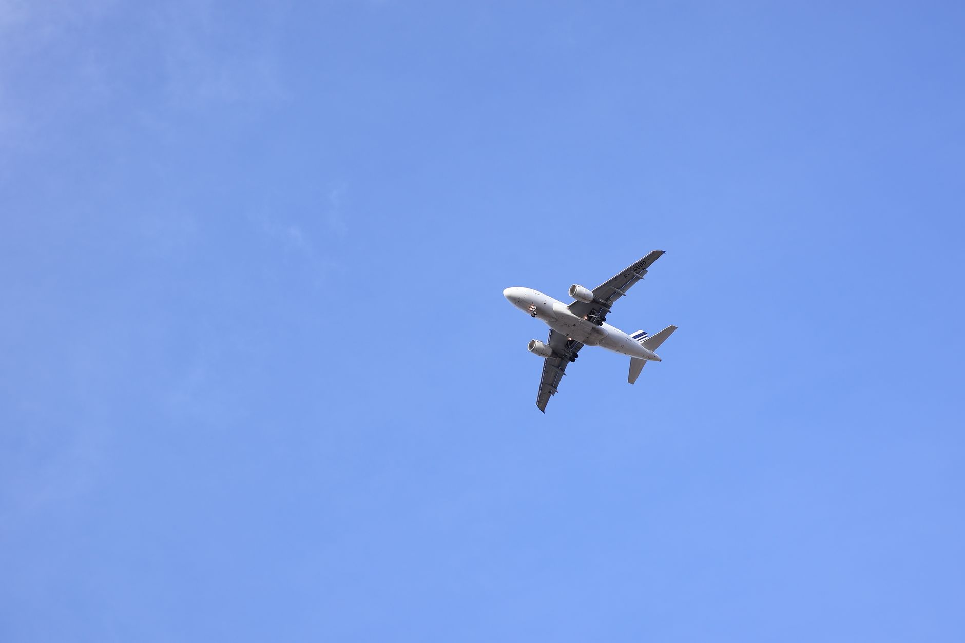 Turismo, cala il prezzo del jet fuel: Assoviaggi chiede riduzioni sulle tariffe aeree