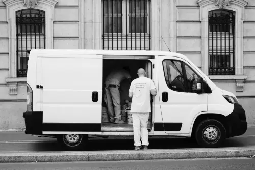 Firenze, primo micro-hub in piazza Annigoni: consegne con cargobike