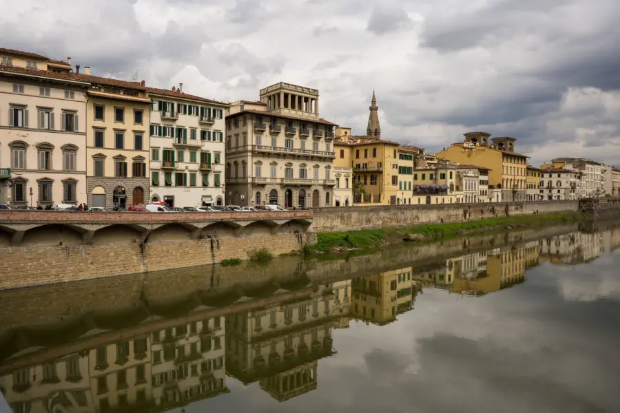 Firenze, Arno rosso-marrone all’Anconella: ARPAT trova un’alga