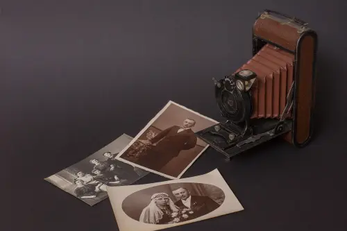 L’archivio fotografico di Verita Monselles: memoria dell’arte femminista tra corpo e identità